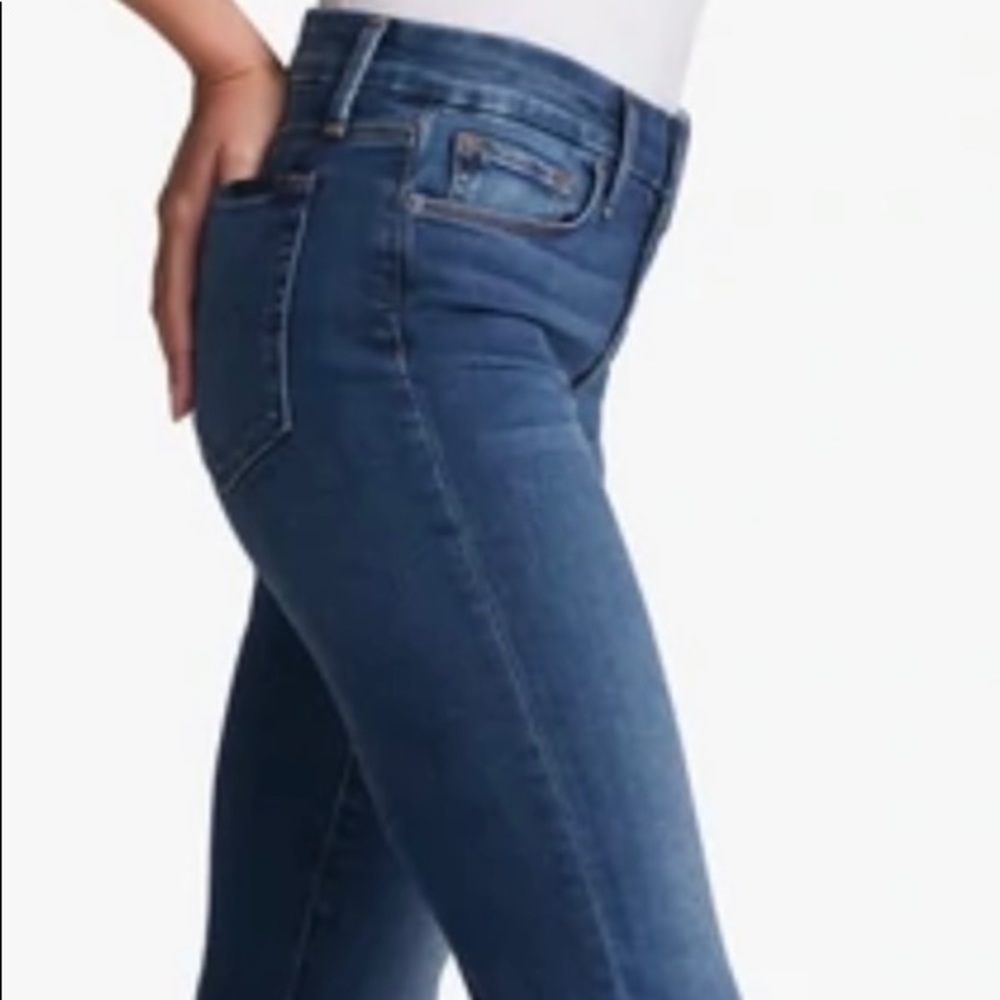 Levi’s denizen Totally Shaping Jean